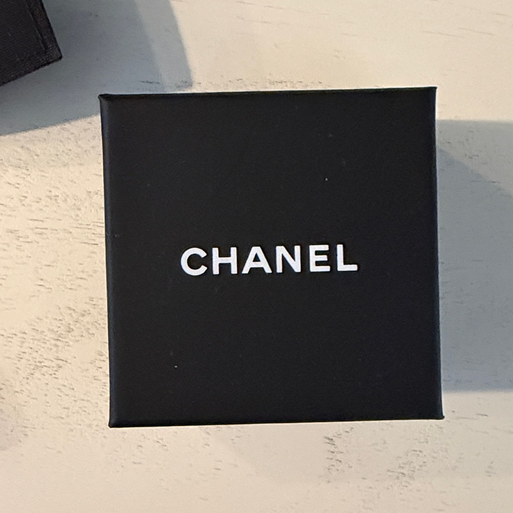 Authentic NWT CHANEL Gold and Black Logo Earrings Stars in Box - Picture 6 of 6